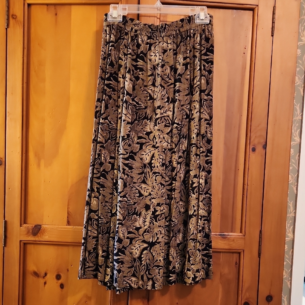 Sag Harbor Black and Tan Floral Maxi Skirt - Picture 4 of 4
